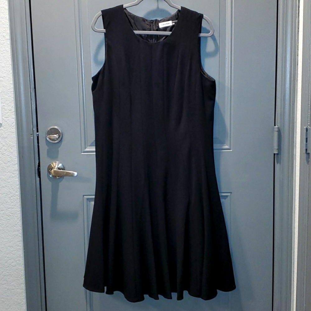 Calvin Klein 16W Black V Neck Sleeveless Dress